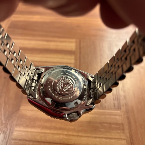 Seiko SKX009K1 Diver All Original Mint Condition - Picture 5 of 9